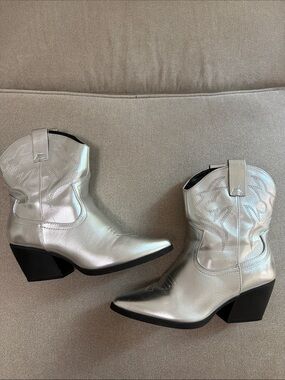 SODA Silver Western Ankle Boots - Women's Stylish Cowboy Booties